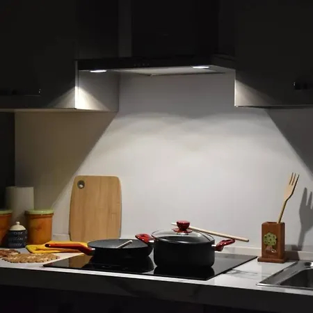 아파트 La Resilienza, With View, 카라테우리오